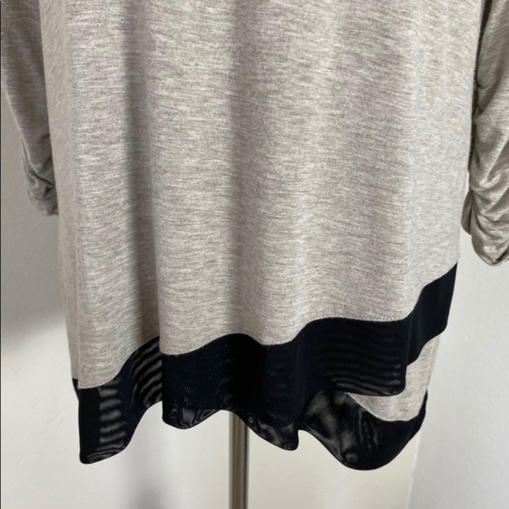 Chelsea & Theodore Contrast Tunic Top Gray Black Size M - Picture 5 of 7
